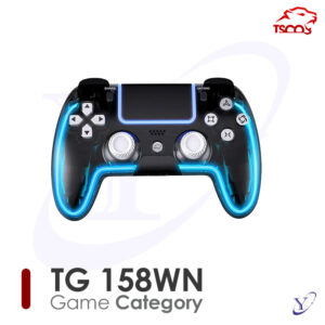 گیم پد بلوتوثی تسکو TG 158WN در دست کنار ستاپ گیمینگ